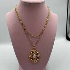 Vintage Queen Lady Cameo Gold Tone Pendant Necklace by Avon 20 Inches
